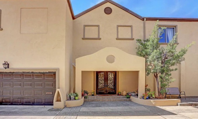 Greenway Plaza-Upper Kirby Casa | Central Houston Two Bedroom Home W/Pool Great Area