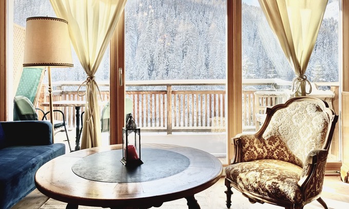 San Cassiano Apartamento | Central apartment for 3 people with terrace and parking-700 m from the cable car