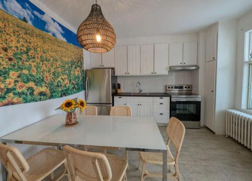 Vieux-Limoilou Apartamento | Central Limoilou 6 guests AC 2 Free Parking
