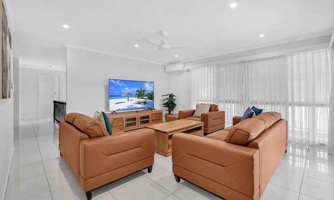 Southport Apartamento | Central Located 3 Bedroom Unit in Southport
