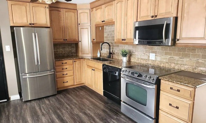 Algoma District Casa | Central Location- Modern Main level 3BRD Home