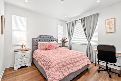 Airport Area Casa | Central Location Cozy Private Bedroom w Bathroom