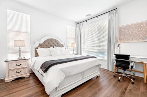 Airport Area Casa | Central Location Master Bedroom w Shared Bathroom