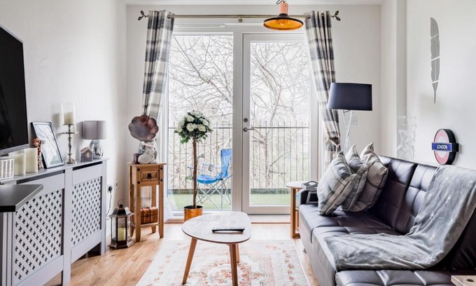 Lansbury Apartamento | Central Location with Canal Views