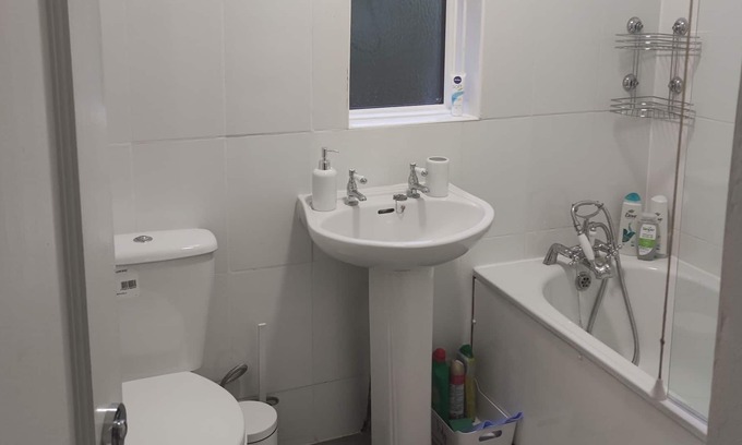 Luton Casa | Central Luton 3BR Gem FREE Wi-Fi + Parking