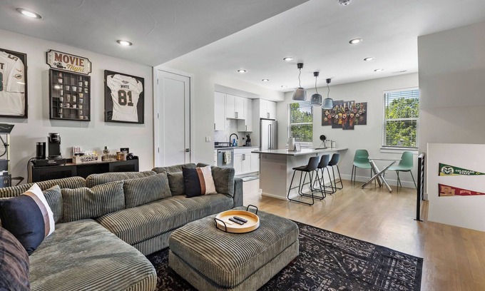 University Hills Casa | Central Modern Denver Townhome w Private Rooftop Near DU