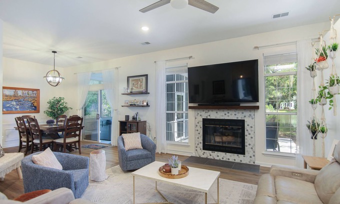 Mount Pleasant Casa | Central Mt. Pleasant Lake House - 10 Mins from Beach, Shopping, Restaurants!