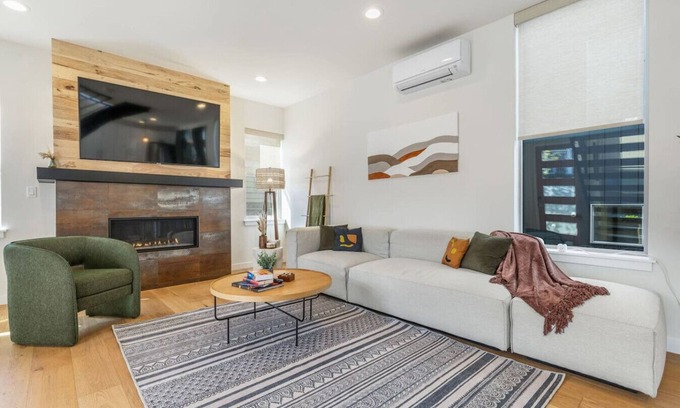 North Beacon Hill Casa | Central Oasis: Roof Terrace