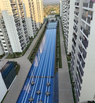 Gurugram Apartamento | Central Park, The Rooms 1BHK Spacious Pool view apartment