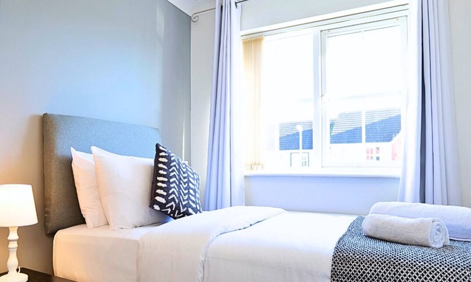 Stafford Casa | Central Peaceful Home with Parking, Wi-Fi & Garden