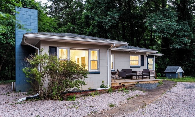 North Raleigh Casa | Central Pet-Friendly 2BR with Large Private Yard