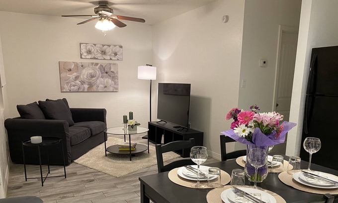 Governmental Mall Casa | Central Phoenix Oasis for Business Travelers - 1BR/1BA with Private Laundry