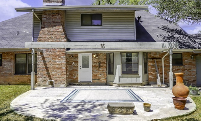 Leon Valley Casa | Central SA Stay at its Finest, Room for 12