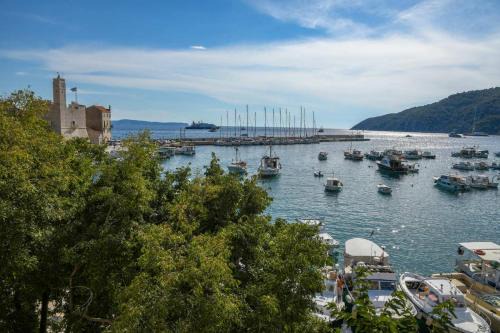 Komiza Apartamento | Central sea view apartment