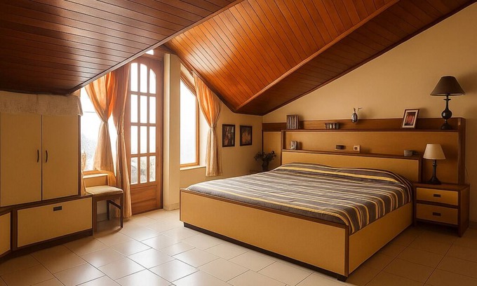 Bemloi Cabaña | Central Shimla|7 Mins-Mall| Kitchen| Laundry 1BDR Duplex |Attic Bedroom| Balcony