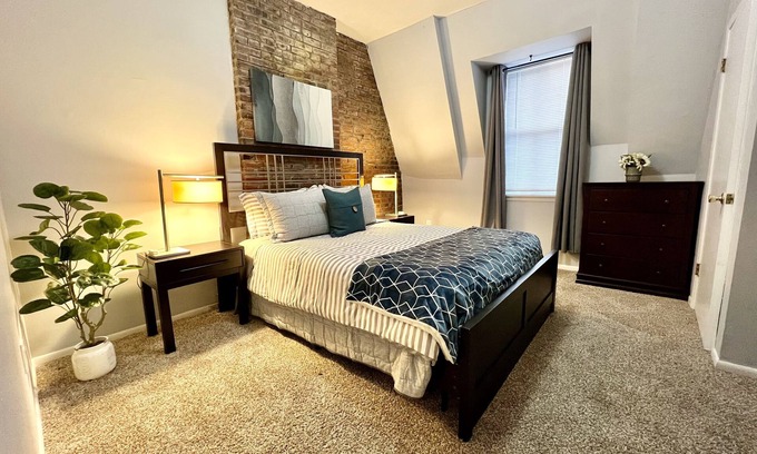 Soulard Apartamento | Central Soulard 2 Bedroom 2 Bath - In Unit Laundry - Long Term Welcome
