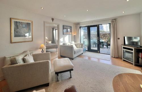 Kingsbridge Apartamento | Central Spacious Ground Floor Flat with Courtyard
