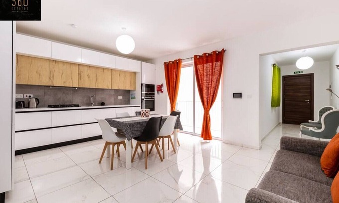 Pieta Apartamento | Central, spacious, large APT with super comfy BEDS