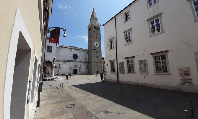 Koper Apartamento | Central square view - near beach