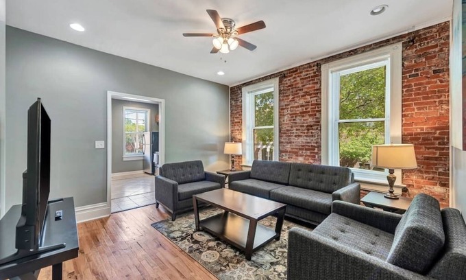 Benton Park Casa | Central St Louis apartment 1E