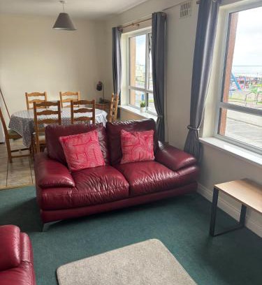 Drumacrin Apartamento | Central stunning sea view 2 bedroom apartment
