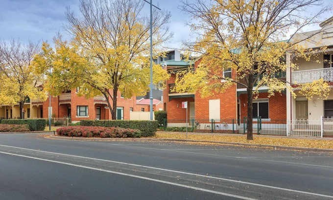 Albury Casa | Central Style at the Gardens - Stunning three bedroom classic in the heart of Albury