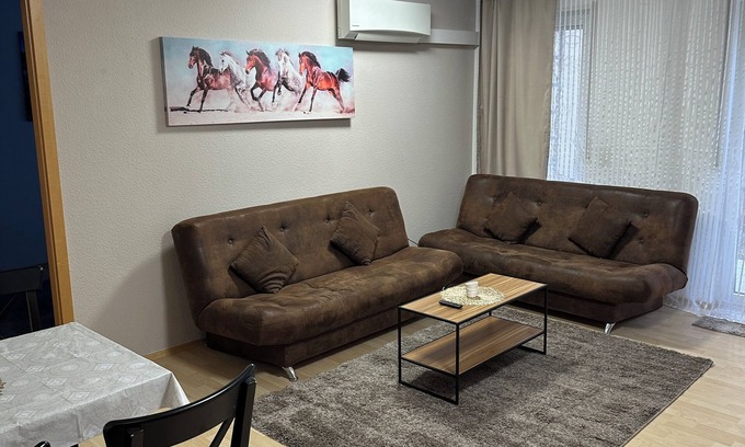 Bergheim Apartamento | Central stylish two room apartment