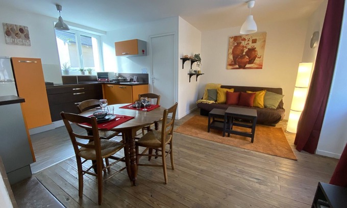 La Roche-Posay Apartamento | Piso moderno con WiFi en el centro de La Roche-Posay, cerca de Thermes