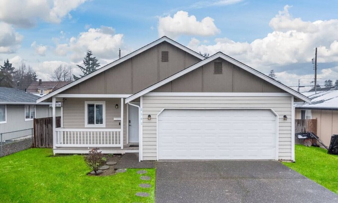 Hilltop Casa | Central Tacoma Family Hub 2 Mi from Dome w/ AC