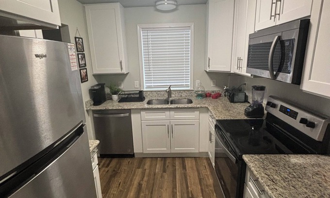 South Baton Rouge Apartamento | . Central to OLOL hospital 5 mins. Perkins Rowe Shopping 6 mins, LSU 15 mins..
