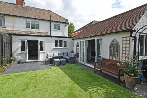 Stratford-upon-Avon Casa | Central Townhouse with FREE onsite EV parking