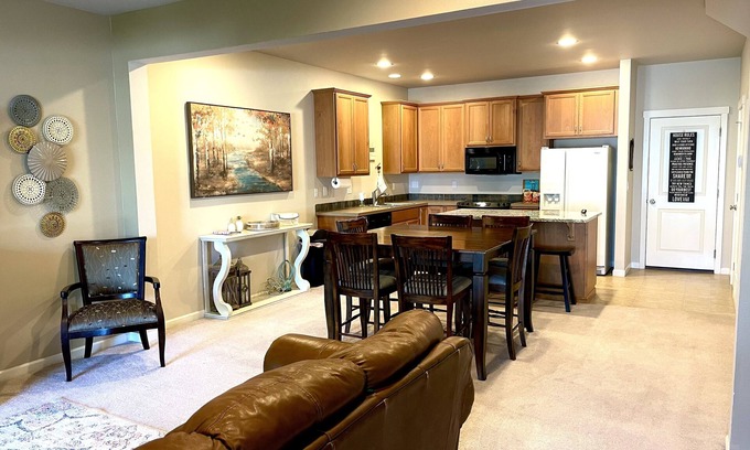 Coeur d'Alene Casa | Central townhome 2B/2.5b w loft, bbq and propane fire pit. 11min from downtown