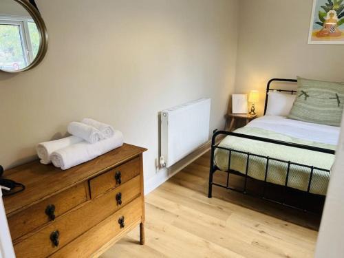 Llandaff North Apartamento | Central Two Bedroom Home with Parking