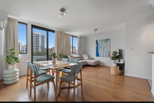 East Perth Apartamento | Central urban nest with pool gym pool free parking
