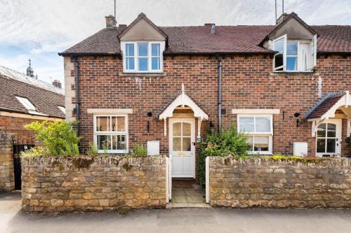 Moreton-in-Marsh Casa | Central Village Cottage, The Corders