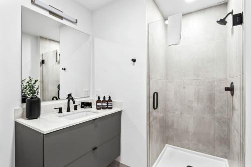 Historic Ybor Apartamento | Central Ybor Studio Free Parking Mins to DT