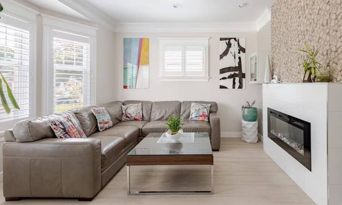 Horace Mann Casa | CentralDowntownSanJose-Stunning, fireplace Modern Craftsman house/SAP, Airport