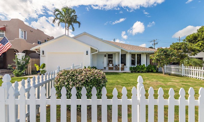 Parrot Cove Casa | Centrally located luxe poolside oasis w/ standout amenities!