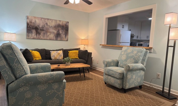 Mount Pleasant Casa | Centrally located Mt. Pleasant 3br 2ba home Fenced Pet Friendly 5m to IOP