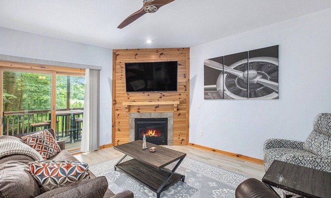 Mancelona Condominio | Centrally Located 2 Bedroom 2 Bath Condo at Schuss Mountain on 2nd Tee Box!