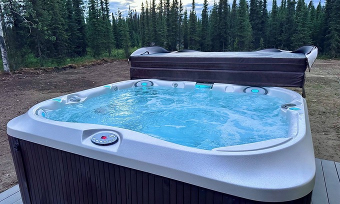 Soldotna Apartamento | Centrally Located, 2 Bedroom, with Hot Tub near Kenai River Fishing Access