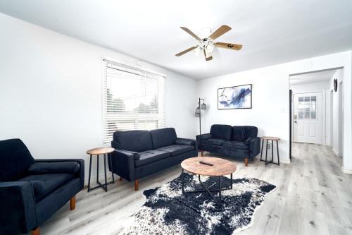 Windsor Apartamento | Centrally located 3BDRM home in CityCore!
