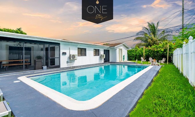 Miami Gardens Casa | Centrally Located 4BDR Pool Home in Miami
