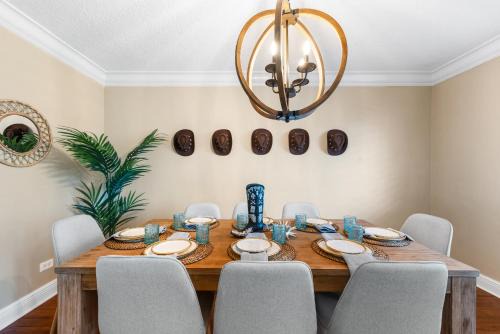 Hollywood Hills Casa | Centrally Located 4BD Oasis with Pool & Movie Patio