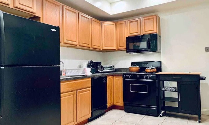 Park View Casa | Centrally Located 5B NW Home-10 Mins walk to metro