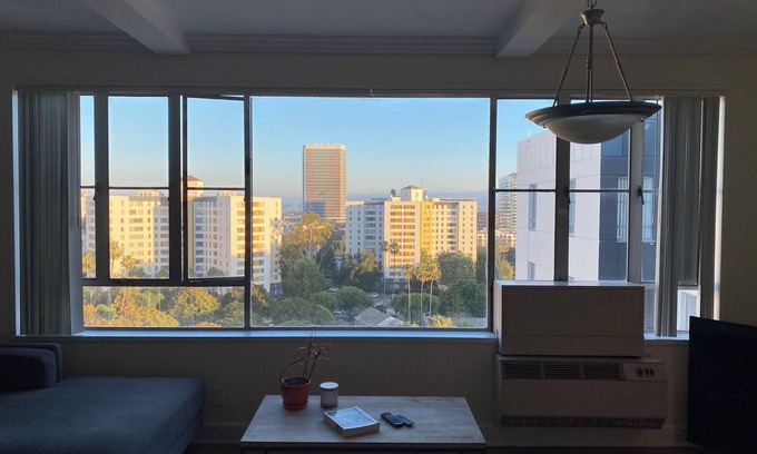 La Brea Apartamento | Centrally located apartment. Gated community.