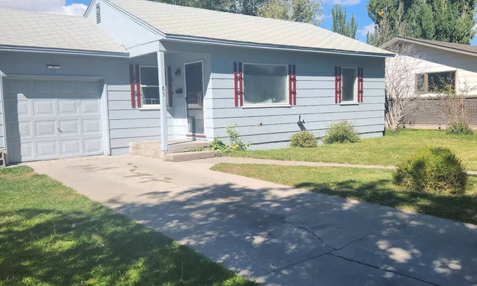 Alamosa Casa | Centrally located Alamosa house - License No. 1430