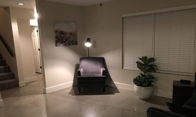 Carbondale Casa | Centrally located and family friendly.