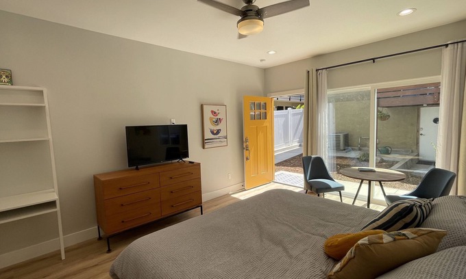 University Heights Apartamento | Centrally located, brand new studio!