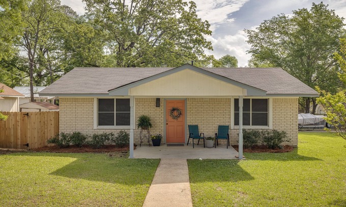 Claiborne Casa | Centrally located. Charming brick home. Quiet neighborhood.